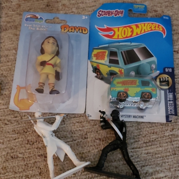 Filled mini Easter basket - Picture 2 of 6